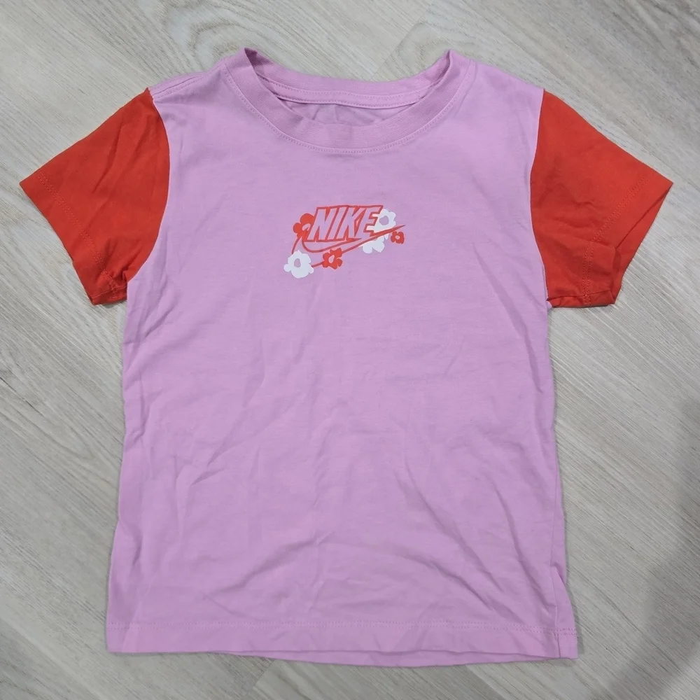 Nike Girls Your Move T-Shirt in pink with red sleeves Flowers Logo Size 6